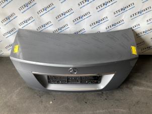 Używane Pokrywa bagaznika Mercedes C (W204) 2.2 C-180 CDI 16V BlueEFFICIENCY Cena € 195,00 Procedura marży oferowane przez Sterparts Mercedes specialist