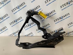 Used Headlight frame, left Mercedes C (W204) 2.2 C-180 CDI 16V BlueEFFICIENCY Price € 44,95 Margin scheme offered by Sterparts Mercedes specialist