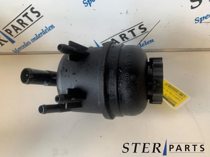 Begagnade Styrservotank Mercedes SL (R230) 5.0 SL-500 V8 24V Pris € 15,00 Marginaltabell erbjuds av Sterparts Mercedes specialist