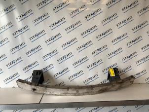 Begagnade Främre stötfångarram Mercedes B (W245) 2.0 B-200 16V Turbo Pris € 74,50 Marginaltabell erbjuds av Sterparts Mercedes specialist