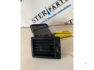 Begagnade Luftmunstycke, instrumentbräda Mercedes B (W245) 2.0 B-200 16V Turbo Pris € 14,95 Marginaltabell erbjuds av Sterparts Mercedes specialist