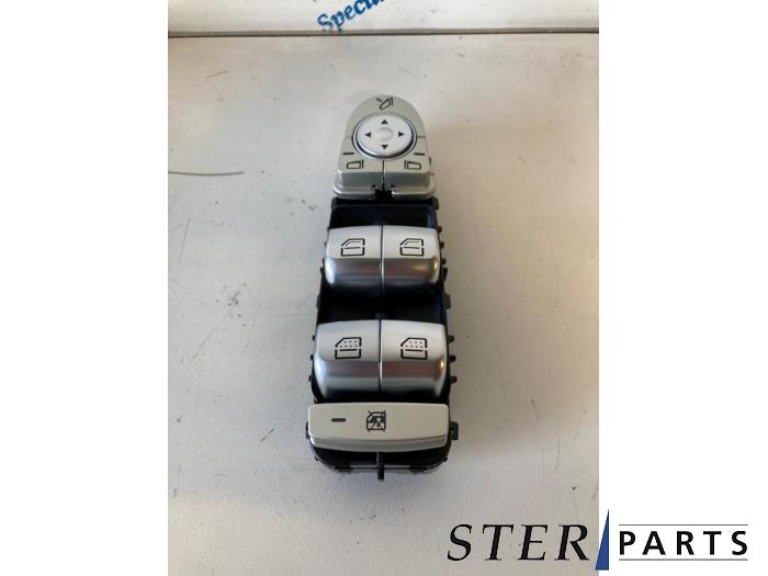 Nuevos Interruptor de ventanilla eléctrica Mercedes E (W213) E-200 2.0 Turbo 16V Precio € 60,44 IVA incluido ofrecido por Sterparts Mercedes specialist