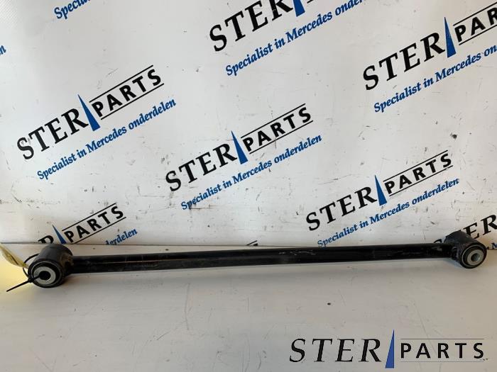 Begagnade Styrstag, höger Mercedes R (W251) 3.5 350 V6 24V 4-Matic Pris € 24,95 Marginaltabell erbjuds av Sterparts Mercedes specialist