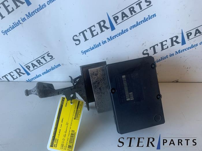Usagé Bloc ABS Mercedes C (W203) 2.7 C-270 CDI 20V Prix € 29,50 Règlement à la marge proposé par Sterparts Mercedes specialist