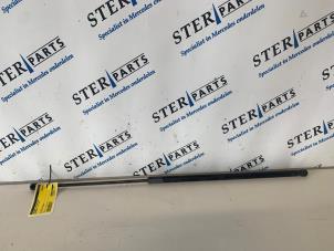 Begagnade Gasfjäder, motorhuv, höger Mercedes SL (R231) 350 CGI 3.5 V6 24V Pris € 12,50 Marginaltabell erbjuds av Sterparts Mercedes specialist