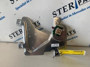 Begagnade GPS-antenn (diverse) Mercedes SL (R231) 350 CGI 3.5 V6 24V Pris € 24,95 Marginaltabell erbjuds av Sterparts Mercedes specialist