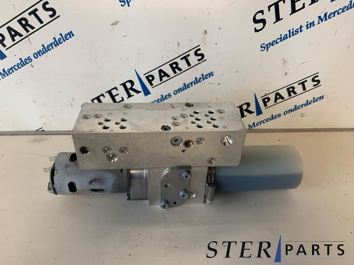 Begagnade Hydraulpump Mercedes SL (R231) 350 CGI 3.5 V6 24V Pris € 595,00 Marginaltabell erbjuds av Sterparts Mercedes specialist