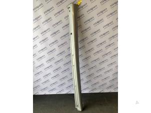 Begagnade Sidokjol, höger Mercedes B (W245) 1.5 B-150 16V Pris € 39,50 Marginaltabell erbjuds av Sterparts Mercedes specialist