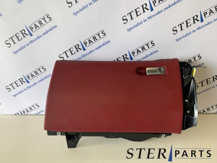 Begagnade Handskfack Mercedes SL (R231) 350 CGI 3.5 V6 24V Pris € 94,50 Marginaltabell erbjuds av Sterparts Mercedes specialist