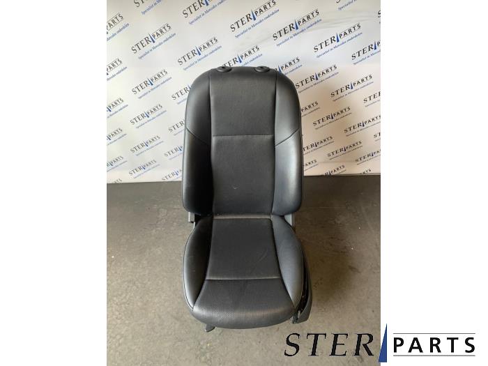 Używane Fotel lewy Mercedes C (W205) C-200 2.0 CGI 16V Cena € 75,00 Procedura marży oferowane przez Sterparts Mercedes specialist