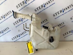 Begagnade Spolartank, vindruta Mercedes SL (R231) 350 CGI 3.5 V6 24V Pris € 34,95 Marginaltabell erbjuds av Sterparts Mercedes specialist