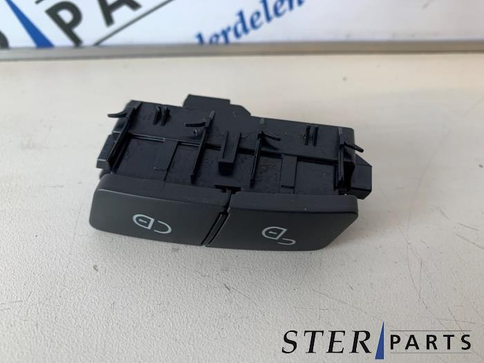 Usados Interruptor cierre centralizado Mercedes SL (R231) 350 CGI 3.5 V6 24V Precio € 8,95 Norma de margen ofrecido por Sterparts Mercedes specialist