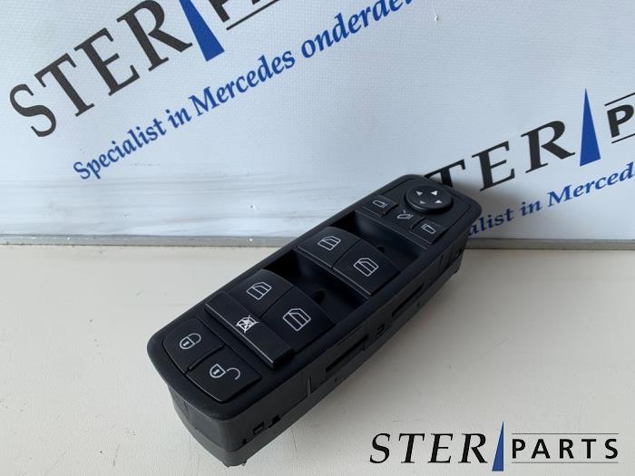 Nuevos Interruptor combinado de ventanillas Mercedes B (W245) 1.7 B-170 16V Precio € 60,44 IVA incluido ofrecido por Sterparts Mercedes specialist