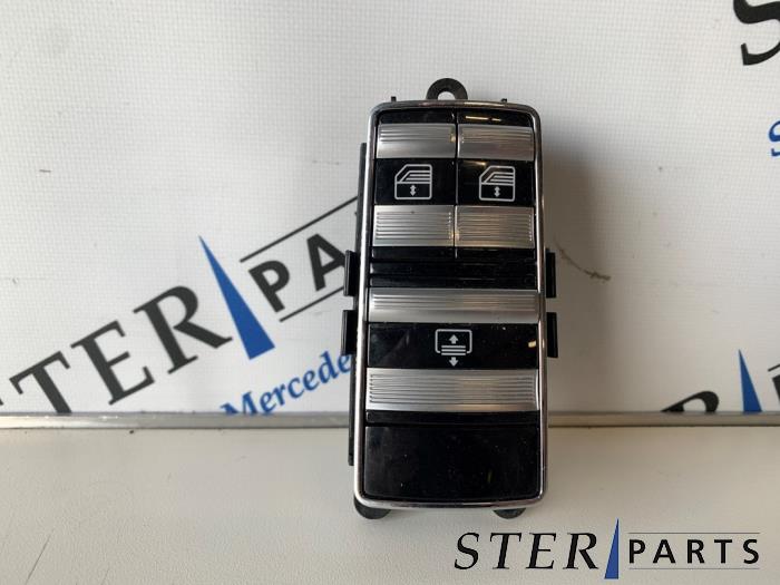 Usados Interruptor de ventanilla eléctrica Mercedes S (W221) 4.0 S-420 CDI V8 32V Precio € 29,95 Norma de margen ofrecido por Sterparts Mercedes specialist