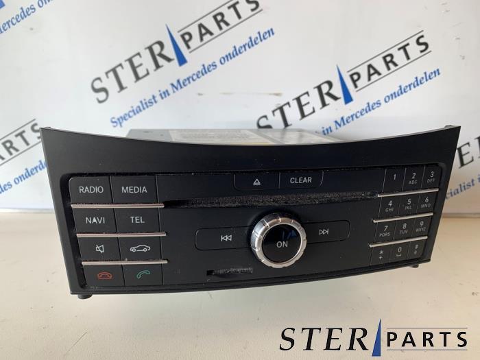 Używane System nawigacji Mercedes E (W212) E-200 CDI 16V BlueEfficiency,BlueTEC Cena € 395,00 Procedura marży oferowane przez Sterparts Mercedes specialist