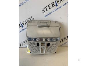 Używane Oswietlenie wewnetrzne przód Mercedes GLC (X253) 2.0 200 16V 4-Matic Cena € 39,50 Procedura marży oferowane przez Sterparts Mercedes specialist