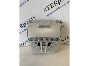 Używane Oswietlenie wewnetrzne przód Mercedes GLC (X253) 2.0 200 16V 4-Matic Cena € 39,50 Procedura marży oferowane przez Sterparts Mercedes specialist