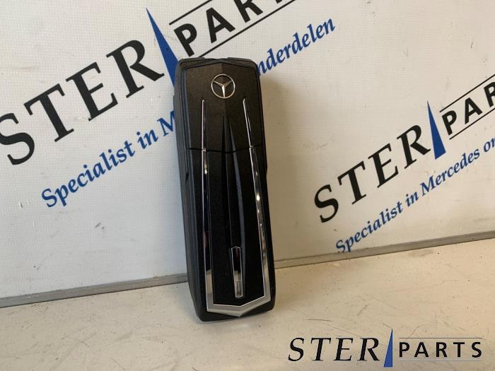Begagnade Bluetooth-modul Mercedes C (W205) C-200 2.0 CGI 16V Pris € 99,95 Marginaltabell erbjuds av Sterparts Mercedes specialist