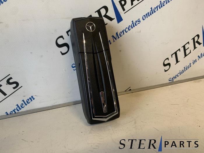 Begagnade Bluetooth-modul Mercedes C (W205) C-200 2.0 CGI 16V Pris € 99,95 Marginaltabell erbjuds av Sterparts Mercedes specialist