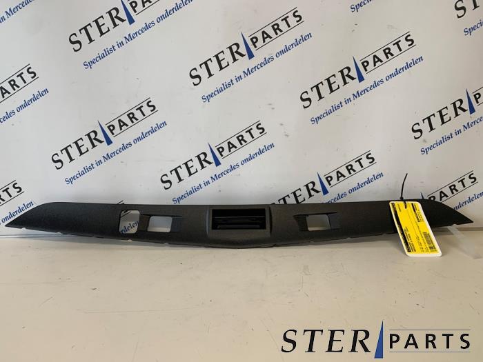 Gebrauchte Griff Kofferraumklappe Mercedes E (W212) E-200 CDI 16V BlueEfficiency,BlueTEC Preis € 44,95 Margenregelung angeboten von Sterparts Mercedes specialist
