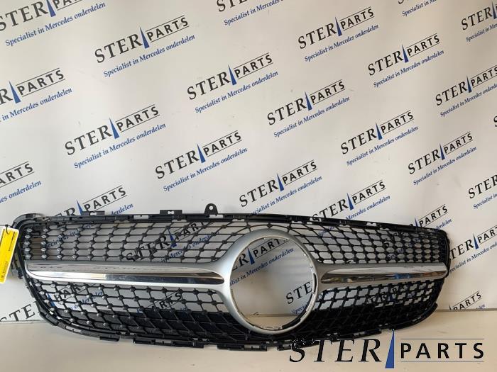 Begagnade Grill Mercedes CLS (C218) 220 CDI BlueTEC, 220 d 2.1 16V Pris € 99,50 Marginaltabell erbjuds av Sterparts Mercedes specialist