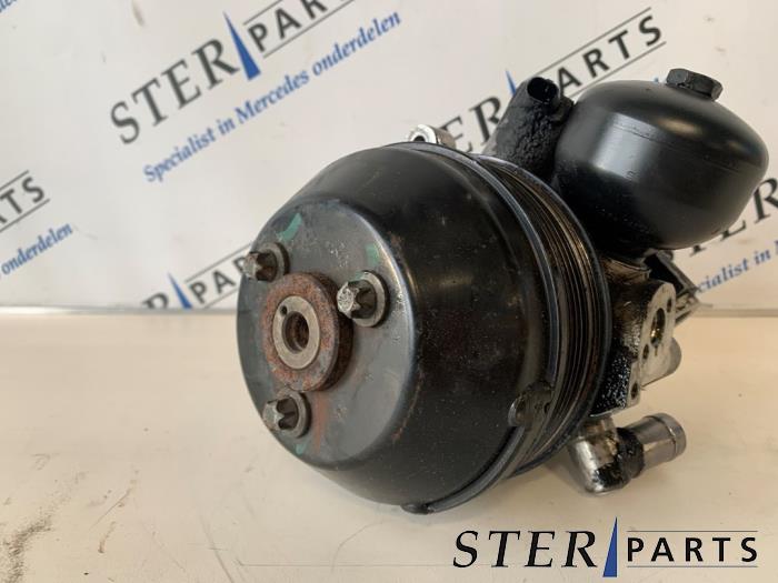 Usagé Pompe de direction Mercedes S (W221) 4.0 S-420 CDI V8 32V Prix € 350,00 Règlement à la marge proposé par Sterparts Mercedes specialist