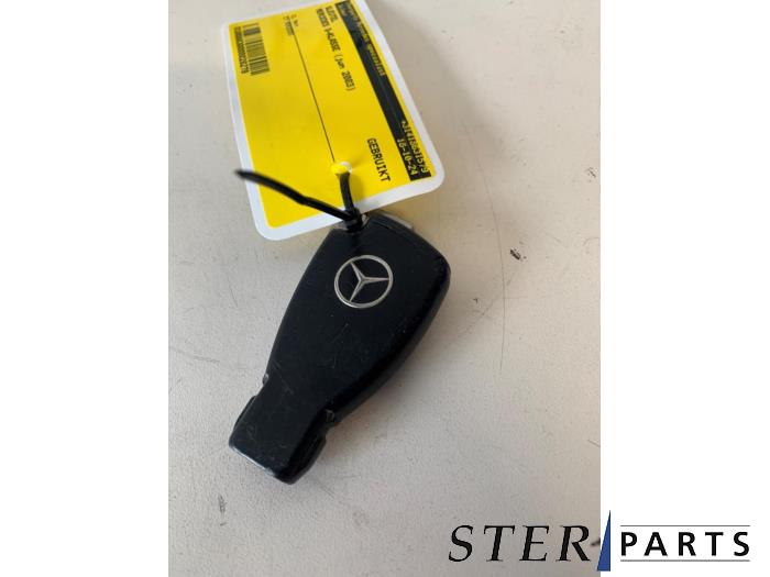 Używane Klucz Mercedes S (W220) 3.2 S-320 CDI Cena € 19,95 Procedura marży oferowane przez Sterparts Mercedes specialist
