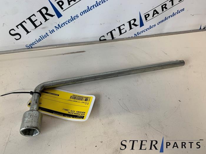 Begagnade Fälgkors Mercedes Vito (638.0) 2.0 113 16V Pris € 7,50 Marginaltabell erbjuds av Sterparts Mercedes specialist