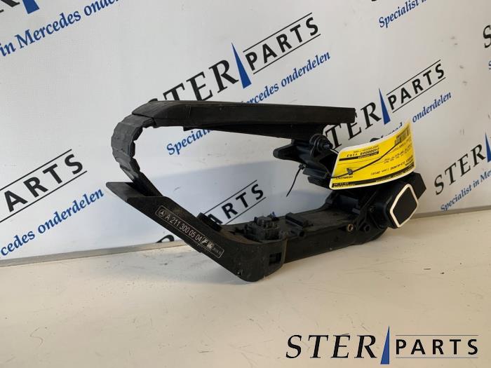 Begagnade Gaspedal Mercedes CLS (C219) 320 CDI 24V Pris € 34,95 Marginaltabell erbjuds av Sterparts Mercedes specialist