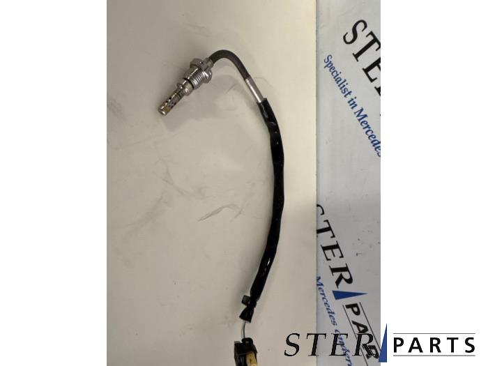 Używane Czujnik temperatury spalin Mercedes ML II (164/4JG) 3.0 ML-350 CDI BlueTec 4-Matic V6 24V Cena € 44,95 Procedura marży oferowane przez Sterparts Mercedes specialist