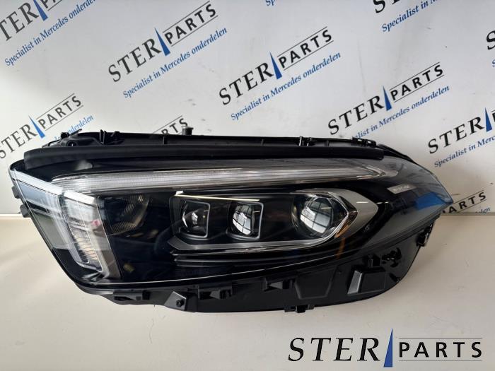 Nowe Reflektor lewy Mercedes A (177.0) 1.3 A-180 Turbo 16V Cena € 906,90 Z VAT oferowane przez Sterparts Mercedes specialist