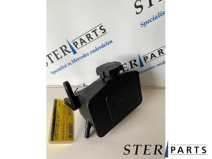 Begagnade Styrservotank Mercedes E (W211) 4.0 E-420 CDI 32V Pris € 19,95 Marginaltabell erbjuds av Sterparts Mercedes specialist