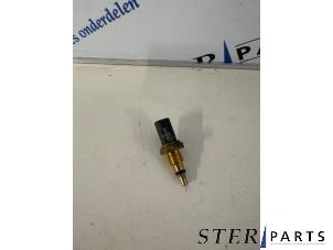 Engine temperature sensor from a Mercedes-Benz Vito (447.6) 2.0 110 CDI 16V 2023