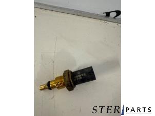 Engine temperature sensor from a Mercedes-Benz Vito (447.6) 2.0 110 CDI 16V 2023