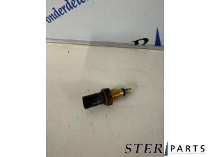 Engine temperature sensor from a Mercedes-Benz Vito (447.6) 2.0 110 CDI 16V 2023