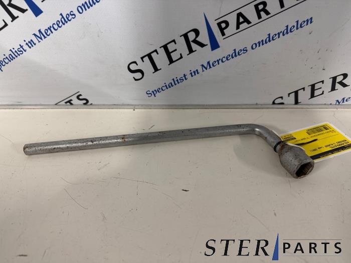 Begagnade Fälgkors Mercedes C Combi (S203) 2.2 C-200 CDI 16V Pris € 7,50 Marginaltabell erbjuds av Sterparts Mercedes specialist