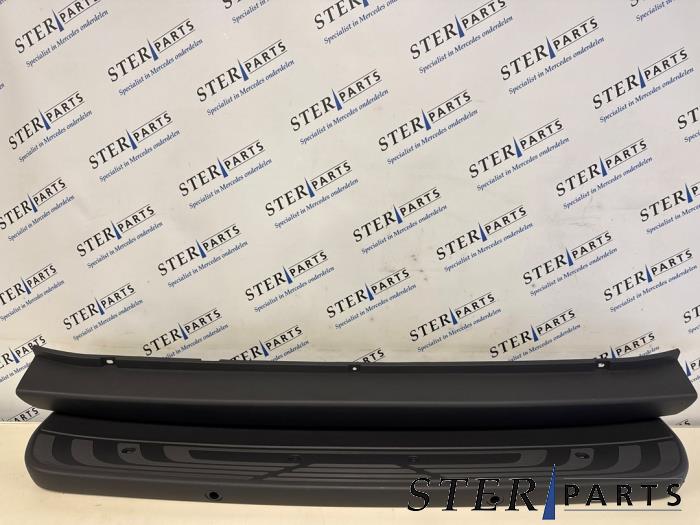 Nowe Stopien tylny Mercedes Sprinter 3,5t (907.6/910.6) 311 CDI 2.0 D RWD Cena € 133,04 Z VAT oferowane przez Sterparts Mercedes specialist
