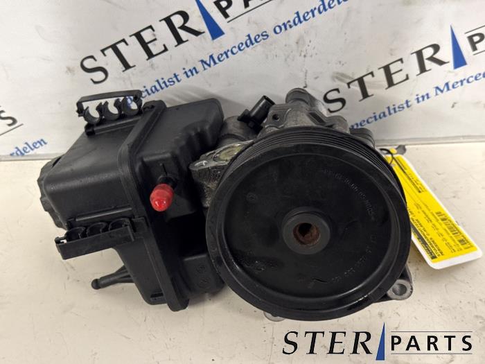 Usagé Pompe de direction Mercedes C (W204) 2.2 C-200 CDI 16V BlueEFFICIENCY Prix € 49,50 Règlement à la marge proposé par Sterparts Mercedes specialist