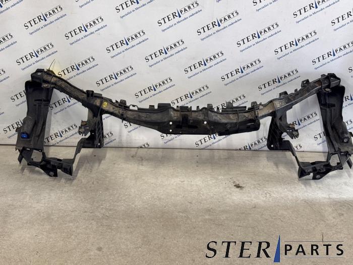 Begagnade Front Mercedes B (W245) 2.0 B-200 16V Pris € 79,50 Marginaltabell erbjuds av Sterparts Mercedes specialist