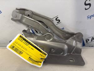 Usagé Charnière capot Mercedes B (W245) 2.0 B-200 16V Prix € 12,95 Règlement à la marge proposé par Sterparts Mercedes specialist