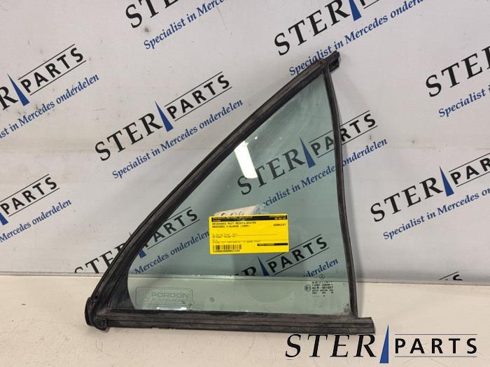 Usados Ventanilla triangular derecha detrás Mercedes C (W202) 1.8 C-180 16V Precio € 19,95 Norma de margen ofrecido por Sterparts Mercedes specialist
