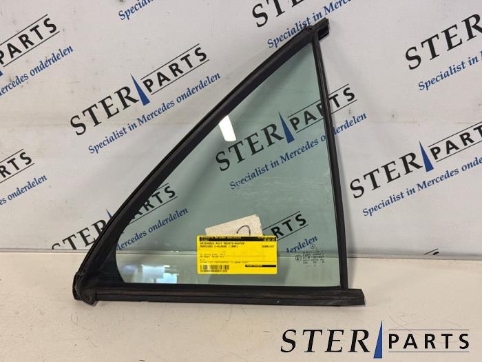 Usados Ventanilla triangular derecha detrás Mercedes C (W202) 1.8 C-180 16V Precio € 19,95 Norma de margen ofrecido por Sterparts Mercedes specialist
