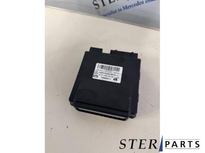 Używane Modul silnika tylnej klapy Mercedes E Combi (S211) 3.2 E-320 CDI 24V Cena € 49,95 Procedura marży oferowane przez Sterparts Mercedes specialist