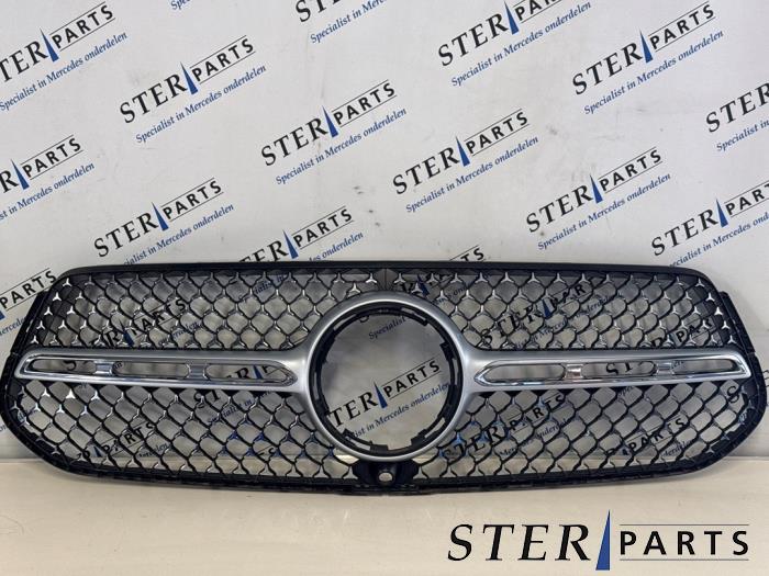 Używane Grill Mercedes GLE (V167) 350 e 2.0 16V 4-Matic Cena € 124,95 Procedura marży oferowane przez Sterparts Mercedes specialist
