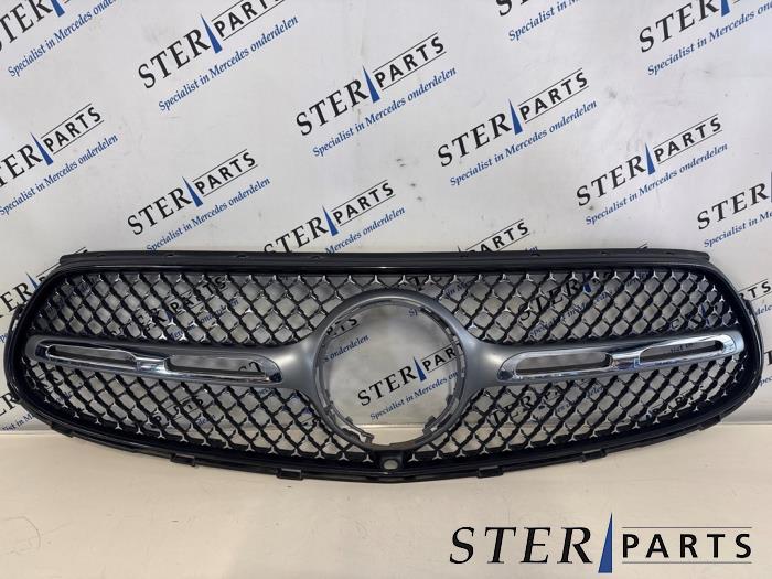 Używane Grill Mercedes GLC (X254) 2.0 200 16V 4-Matic Cena € 119,50 Procedura marży oferowane przez Sterparts Mercedes specialist