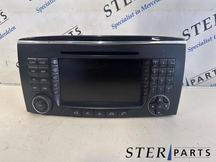 Używane System nawigacji Mercedes R (W251) 3.0 280 CDI 24V 4-Matic Cena € 249,50 Procedura marży oferowane przez Sterparts Mercedes specialist