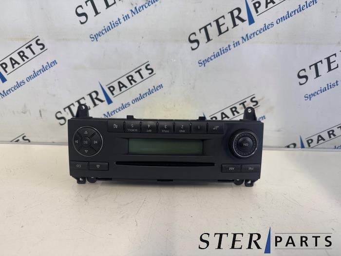 Używane Radio Mercedes Sprinter 3,5t (906.73) 309 CDI 16V Cena € 74,50 Procedura marży oferowane przez Sterparts Mercedes specialist