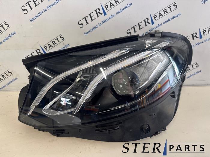 Używane Reflektor lewy Mercedes E (W213) E-200 2.0 Turbo 16V Cena € 1.082,95 Z VAT oferowane przez Sterparts Mercedes specialist