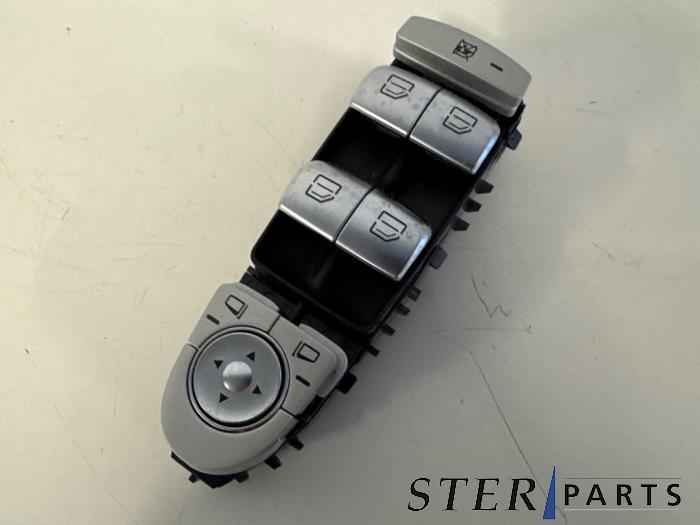 Usados Interruptor combinado de ventanillas Mercedes C Estate (S205) C-200 2.0 CGI 16V 4-Matic Precio € 59,50 Norma de margen ofrecido por Sterparts Mercedes specialist