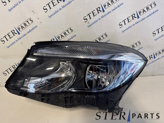 Używane Reflektor lewy Mercedes GLA (156.9) 1.5 180 CDI, d 16V Cena € 271,65 Z VAT oferowane przez Sterparts Mercedes specialist